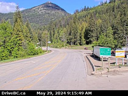 Traffic Cam Hwy-3B at Hwy-22 (Rossland Weigh Scale) looking west on Hwy-22. (elevation: 1071 metres)