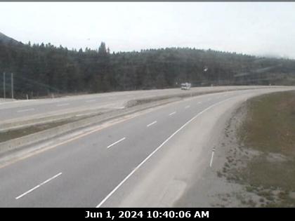 Traffic Cam Hwy-1 west of Lake Louise Overpass in Alberta, looking west. (elevation: 1562 metres) <div style='font-size:8pt;font-style:italic'> <br>Images provided by Parks Canada and Alberta Motor Association with the BC Ministry of Transportation and Infrastructure. </div>