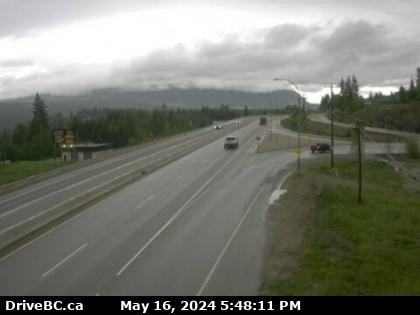 Traffic Cam Hwy-1, at Highland Drive east of Sorrento at the Blind Bay turn off, looking southeast. (elevation: 491 metres)