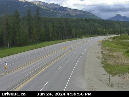Traffic Cam Hwy-1, about 28 km north of Golden at Donald Bridge, looking east. (elevation: 780 metres)