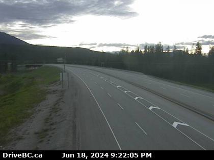 Traffic Cam Hwy-1, about 28 km north of Golden at Donald Bridge, looking west. (elevation: 780 metres)