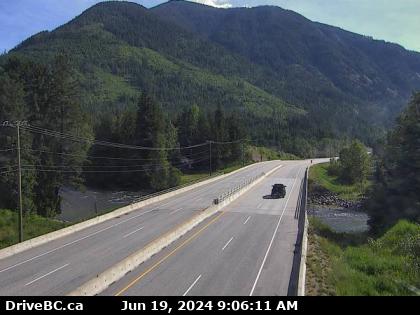 Traffic Cam Hwy-1 near the Perry River Bridge, about 30 km east of Sicamous, looking east. (elevation: 384 metres)