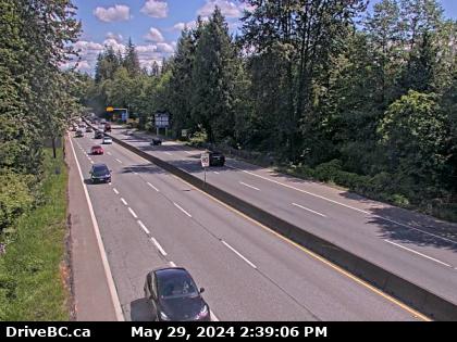 Traffic Cam Hwy-1 at Hadden Drive ramp for Taylor Way, looking east. (elevation: 62 metres)