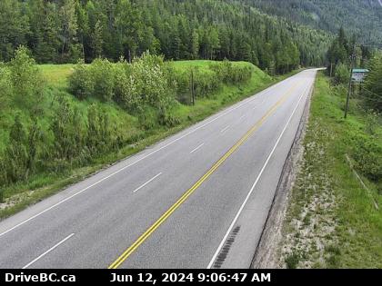 Traffic Cam Hwy-1, about 7 km west of Revelstoke, looking east. (elevation: 560 metres)