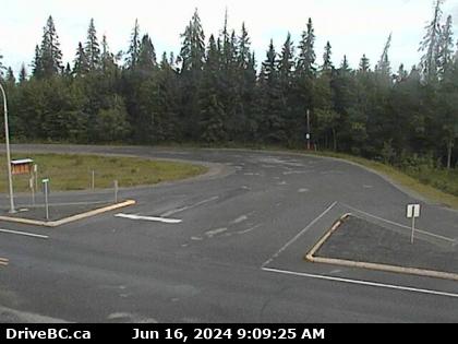 Traffic Cam Hwy-16, at Nautley Road, looking north. (elevation: 686 metres)