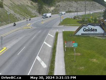 Traffic Cam Hwy-1, at Hwy-95 interchange, looking east bound along Hwy-1. (elevation: 803 metres)