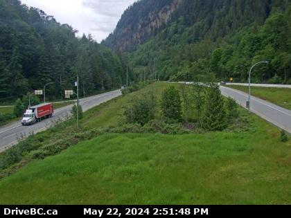 Traffic Cam Hwy-1 at Herrling Island overpass, westbound looking east. (elevation: 81 metres)