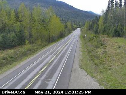 Traffic Cam Hwy-16, about 400 m east of the Slim Creek Rest Area, looking west. (elevation: 726 metres)